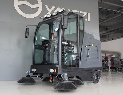 駕駛式掃地機 駕駛式掃地機